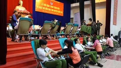 More than 300 Hai Phong young police officers active in donating blood