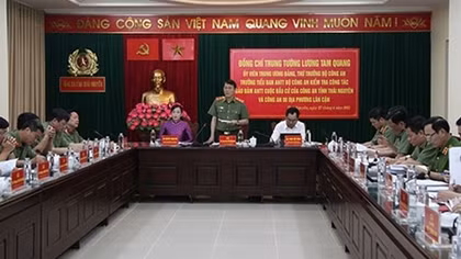 Deputy Minister Luong Tam Quang inspects election preparation in Northern provinces