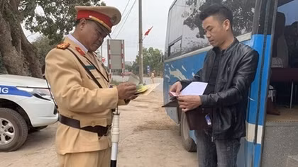 Bac Giang traffic police launch intensive drugs check on drivers