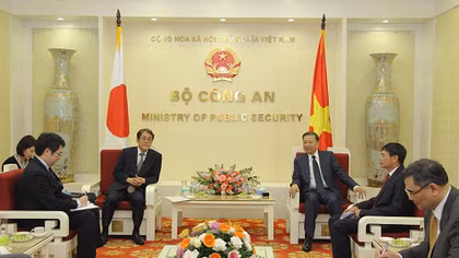 Minister To Lam receives outgoing Japanese Ambassador