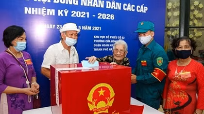 101-year-old Hanoi lady votes National Assembly for 15th time