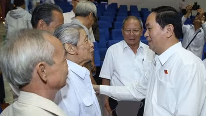 President meets armed forces voters in HCM City