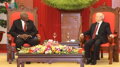 Party leader welcomes Cuban First Vice President in Hanoi