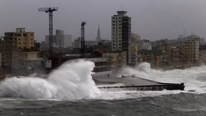 Storm Irma brings flooding to parts of Florida; Cuba reports 10 killed