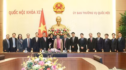 NA leader receives newly accredited diplomats of Vietnam