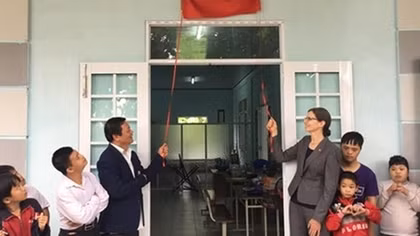 Canada present rehabilitation rooms to Danang child victims of Agent Orange