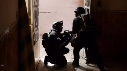 Iraqi forces using siege and stealth to evict Islamic State from Mosul