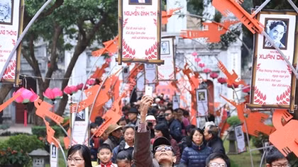 15th Vietnam Poetry Day attracts thousands people