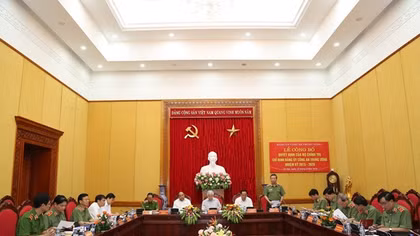 Party General Secretary Nguyen Phu Trong joins the Central Public Security Party Committee