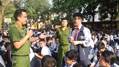 People’s Police Academy provides Hanoi’s students with knowledge of drugs