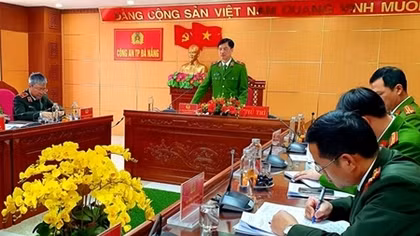 Major General Nguyen Duy Ngoc works with police in South Central Coast 