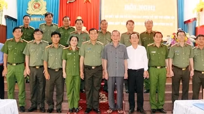 Bac Lieu police reviews scheme on posting professional officers to communes