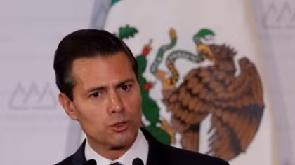 Mexicans back president's Trump snub despite mounting disapproval