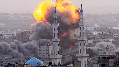 Air strikes in east Syria kill more than 100: Observatory