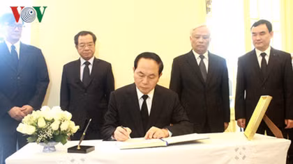 President offers condolences on Thai King's death