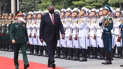 US Secretary of Defence pays official visit to Vietnam