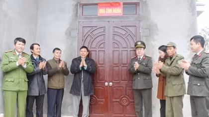 Hai Phong Police help noncommissioned police officer build new house