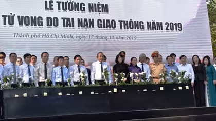 Vietnam commemorates victims of traffic accidents