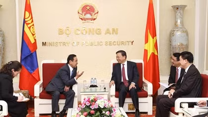 Minister To Lam receives ambassador of Mongolia