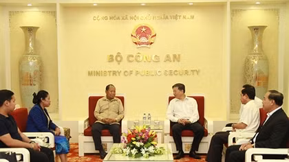 Minister To Lam receives Lao Ministry of Security's working mission
