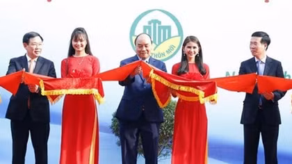 PM attends opening of exhibition on new-style rural area development