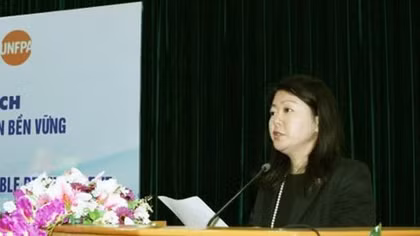 Outgoing UNFPA official honoured for help to Vietnam