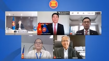Vietnam’s new representative to ASEAN presents credentials