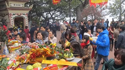 Officials to get punishment for going to pagoda in working hours
