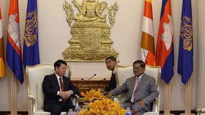 Deputy Minister of Public Security Bui Van Nam visits Cambodia