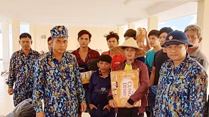 Troubled fishermen saved at sea