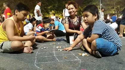 Traditional games held in Hanoi’s pedestrian streets