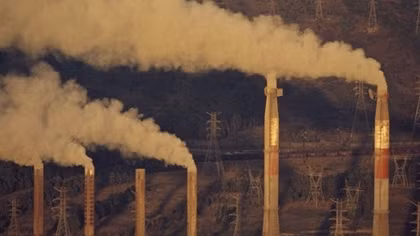 U.S. pledges to halve its emissions by 2030 in renewed climate fight