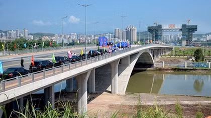 Vietnam-China Bac Luan II bridge inaugurated