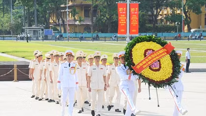 Ministry of Public Security’ delegation pays tribute to President Ho Chi Minh and heroic martyrs