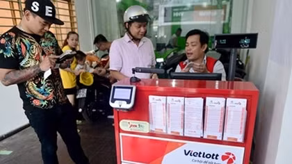 Vietnamese ticketholders win US$7 million lottery jackpot