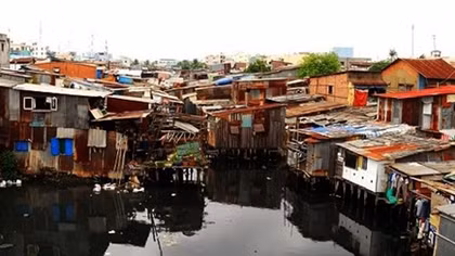 HCMC to remove 20,000 shanty houses from canal banks