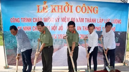 Can Tho Police build road for people and build house for comrade