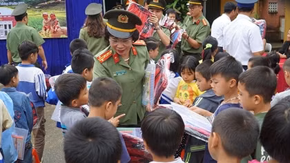 People’s Security Academy supports students in northern mountainous province