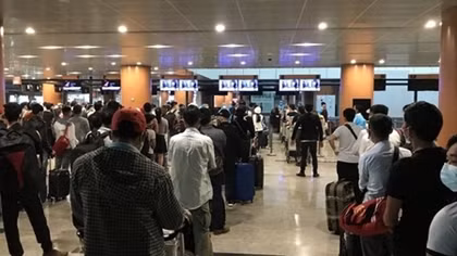 COVID-19: Three flights bring back 690 VN citizens from overseas