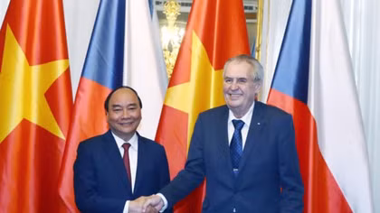 PM Phuc calls for stronger Vietnam-Czech ties in potential fields