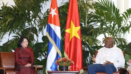 Vice Presidents talk ways to reinforce Vietnam-Cuba relations