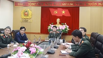 Deputy Minister Bui Van Nam inspect command center for security of 13th National Party Congress