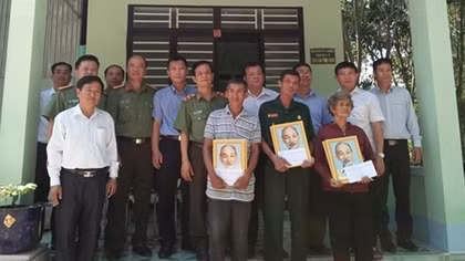 General Department of Logistics and Techniques presents gratitude houses to poor people in Tay Ninh