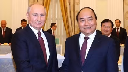 PM Nguyen Xuan Phuc meets President V. Putin