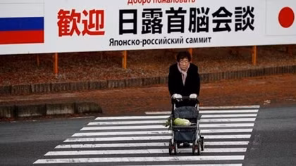 Abe, Putin to huddle at hot spring over Japan-Russia islands row