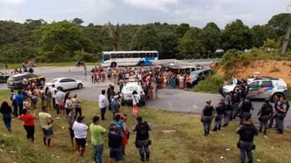 Brazil drug gangs spark prison riot, 56 dead