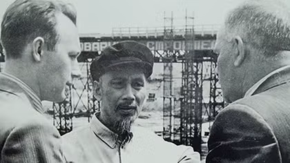Uncle Ho's historical moments with Soviet people