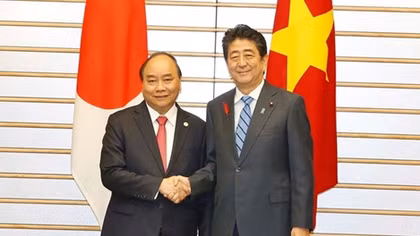 Vietnamese, Japanese PMs hold talks in Tokyo