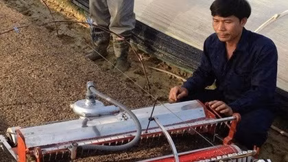 Vietnamese farmer invents machine during stay in Israel