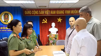 Vietnam transfers 2 Bulgarian criminals to their home country